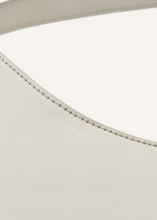 Load image into Gallery viewer, MEDIUM VESNA CREAM LEATHER
