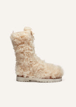 Load image into Gallery viewer, AW22 COMBAT BOOTS FUR CREAM
