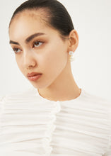 Load image into Gallery viewer, AW23 EARRINGS 20 WHITE
