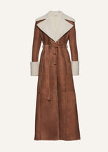 Load image into Gallery viewer, AW23 LEATHER 09 SHEARLING COAT BEIGE
