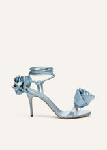 Load image into Gallery viewer, Double flower heel sandals in blue
