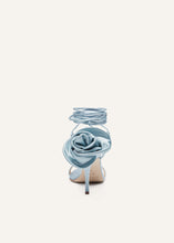 Load image into Gallery viewer, Double flower heel sandals in blue
