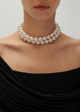 Load image into Gallery viewer, Double pearl choker with rose
