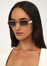 Load image into Gallery viewer, PF23 SUNGLASSES MAGDA19C2SUN WHITE
